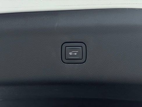 Used 2023 Buick Enclave Essence w/ Experience Buick Package AWD/4WD image 15
