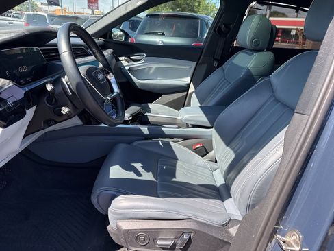 Used 2020 Audi e-tron Prestige w/ Prestige Package image 8