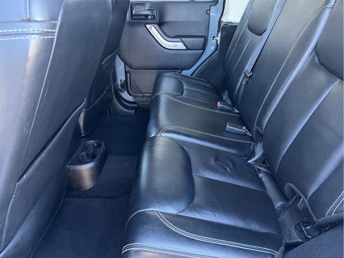 Used 2014 Jeep Wrangler Unlimited Rubicon w/ Connectivity Group image 12