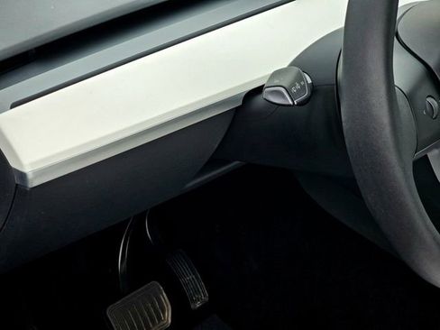 Used 2025 Tesla Model Y Long Range image 17