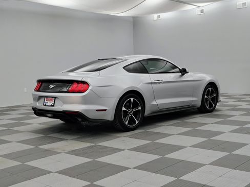 Used 2018 Ford Mustang Coupe image 9
