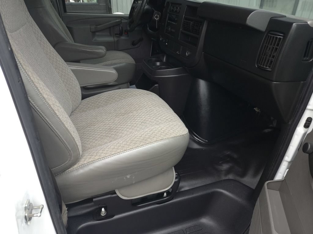 Used 2017 GMC Savana 3500 RWD image 15