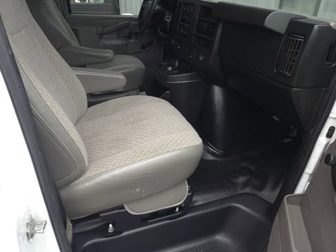 Used 2017 GMC Savana 3500 image 15
