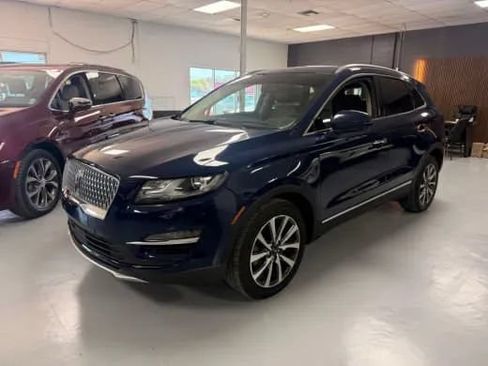 Used 2019 Lincoln MKC Reserve FWD image 2