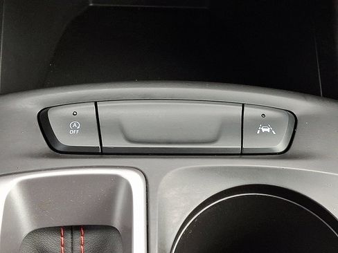 Certified 2025 Chevrolet Trax RS w/ Sunroof Package image 25