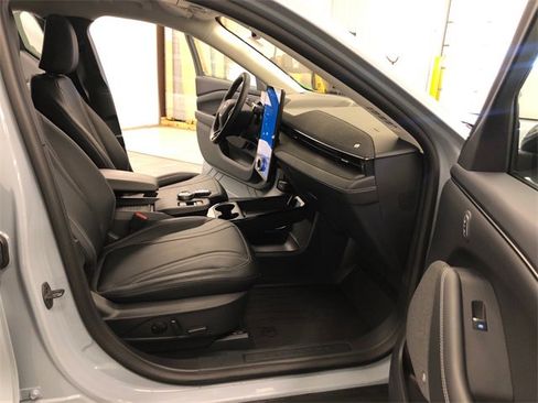 Used 2024 Ford Mustang Mach-E Premium image 36