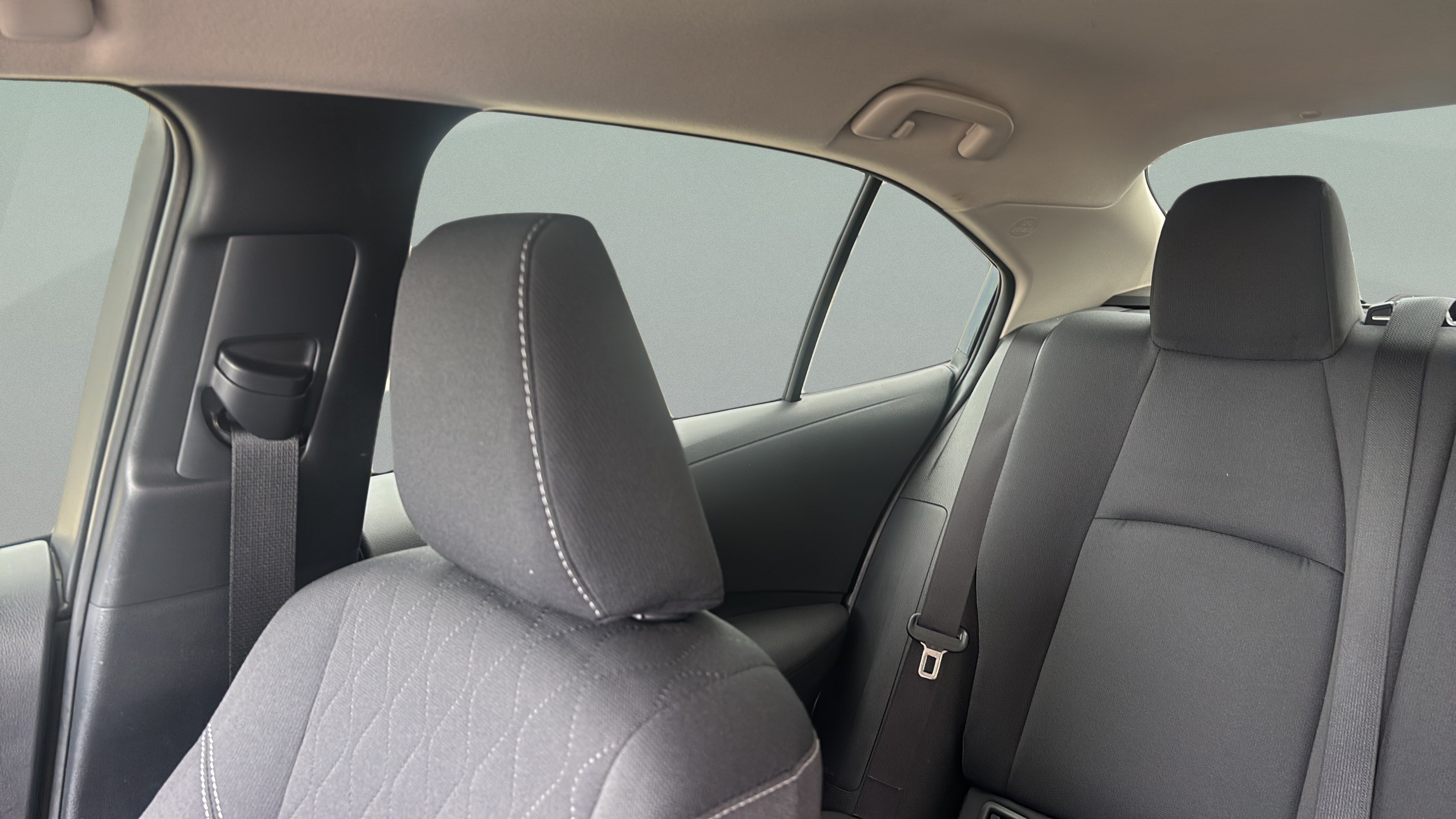 Used 2025 Toyota Corolla LE FWD image 31