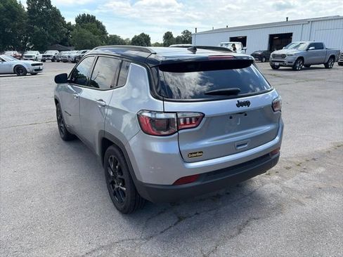 Used 2022 Jeep Compass Latitude w/ Sun and Sound Group FWD image 4