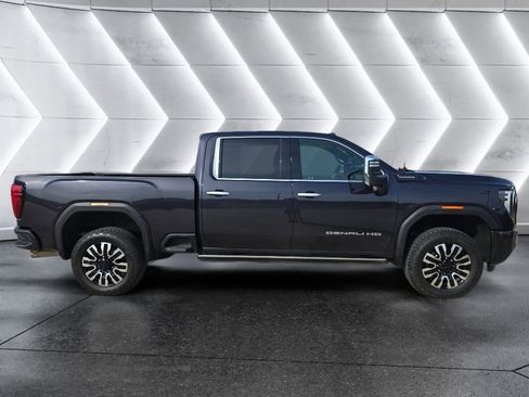 Used 2024 GMC Sierra 2500 Denali Ultimate AWD/4WD image 4