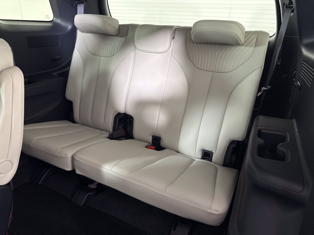 Used 2025 Hyundai Palisade Calligraphy FWD image 16