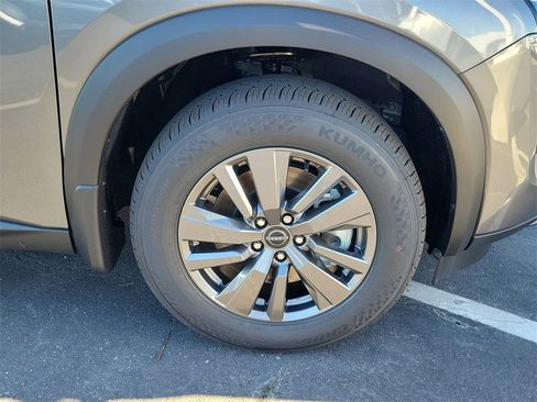 New 2025 Nissan Pathfinder SV image 18