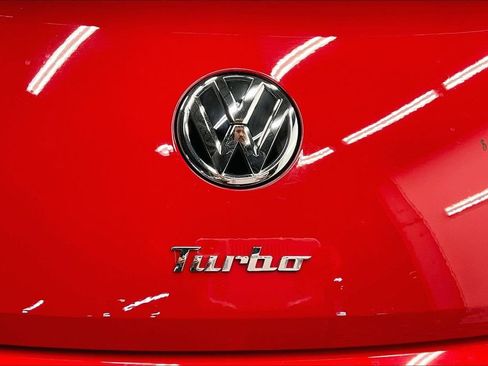 Used 2018 Volkswagen Beetle 2.0T S w/ Style & Comfort Package FWD image 7