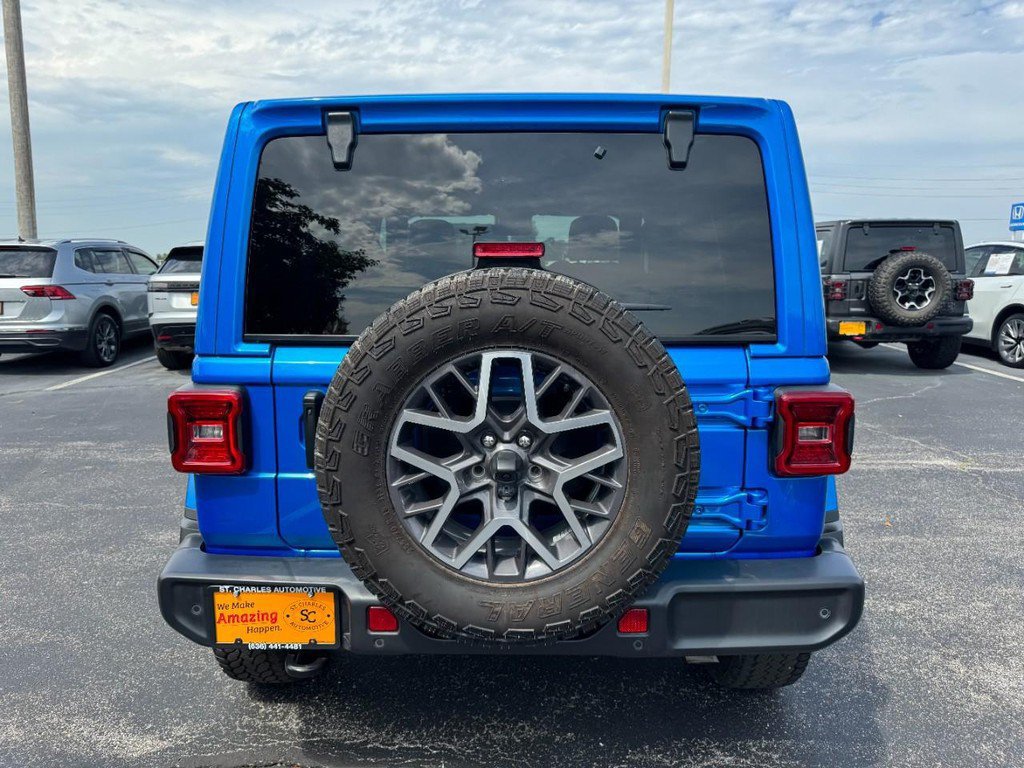 Used 2024 Jeep Wrangler Unlimited Sahara w/ Technology Group AWD/4WD image 4