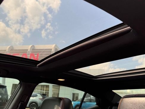 Used 2019 Nissan Maxima SR w/ Premium Package FWD image 19