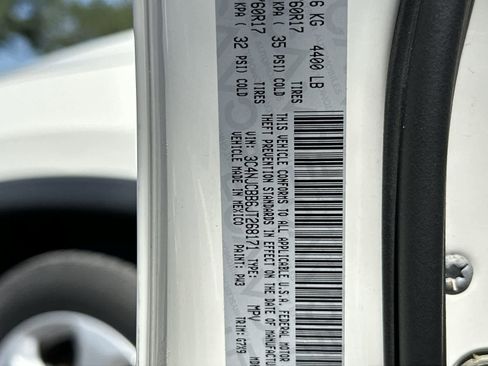 Used 2018 Jeep Compass Latitude FWD image 25