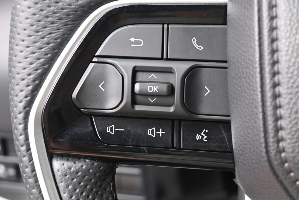 Used 2025 Toyota Sequoia Platinum AWD/4WD image 17