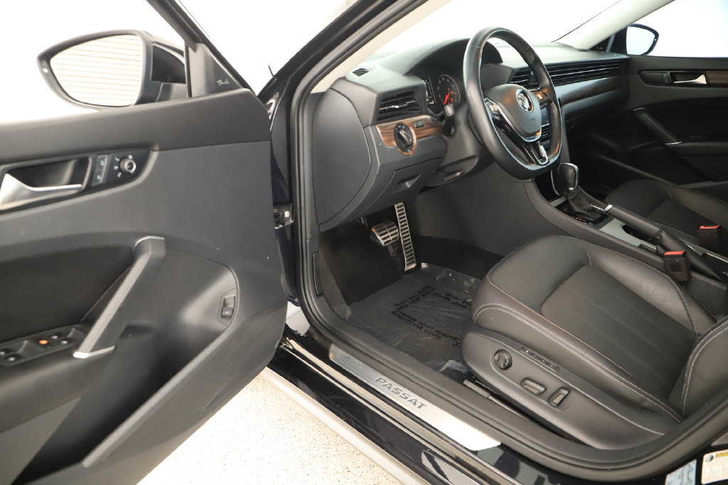 Used 2020 Volkswagen Passat 2.0T SEL FWD image 14