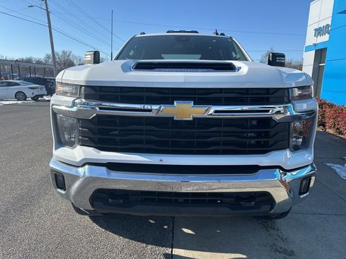 Used 2024 Chevrolet Silverado 2500 LT image 4
