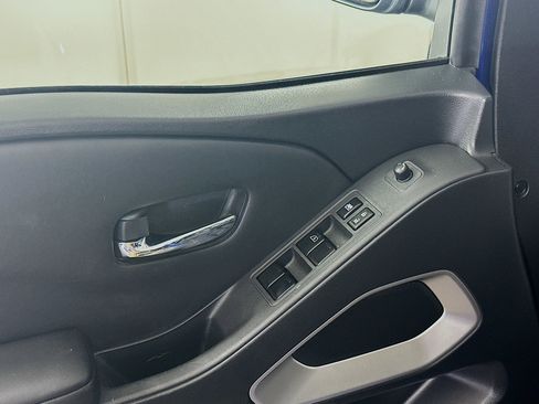 Used 2023 Nissan Frontier SV image 15