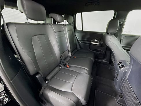 Used 2025 Mercedes-Benz GLB 250 4MATIC image 25