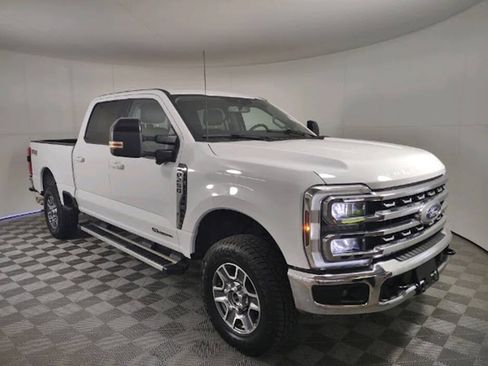 Used 2025 Ford F250 Lariat w/ FX4 Off-Road Package AWD/4WD image 3