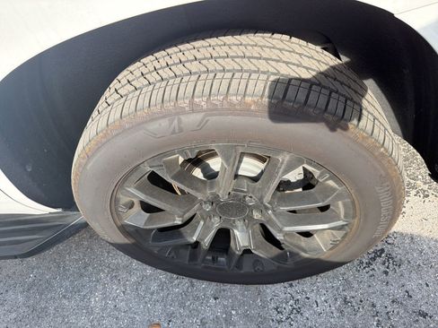 Used 2023 GMC Yukon Denali RWD image 7