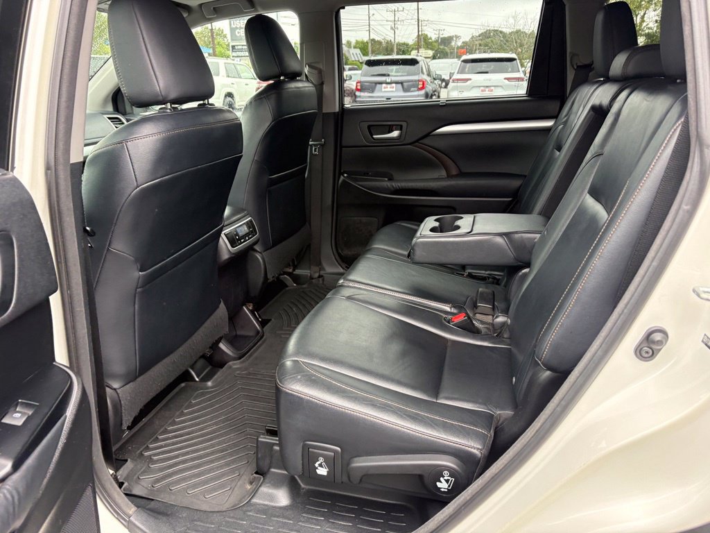 Used 2014 Toyota Highlander XLE FWD image 21