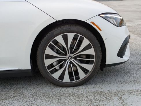 Certified 2026 Mercedes-Benz EQE 320 4MATIC Sedan image 23