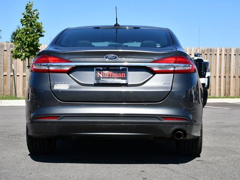 Used 2018 Ford Fusion SE w/ Fusion SE Technology Package FWD image 5