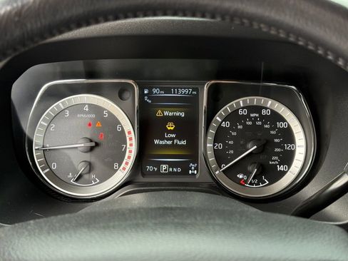 Used 2018 Nissan Titan SV w/ SV Convenience Package image 18