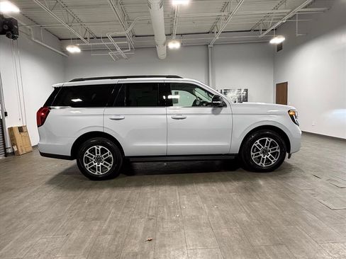 New 2026 Ford Expedition Active image 3