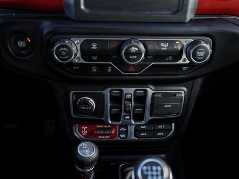 Used 2021 Jeep Wrangler Unlimited Rubicon w/ Steel Bumper Group image 31