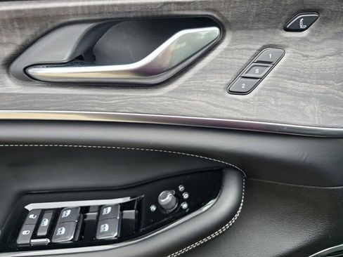 Used 2021 Jeep Grand Cherokee L Overland w/ Luxury Tech Group IV image 23