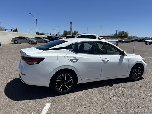 Used 2024 Nissan Sentra SV FWD image 4
