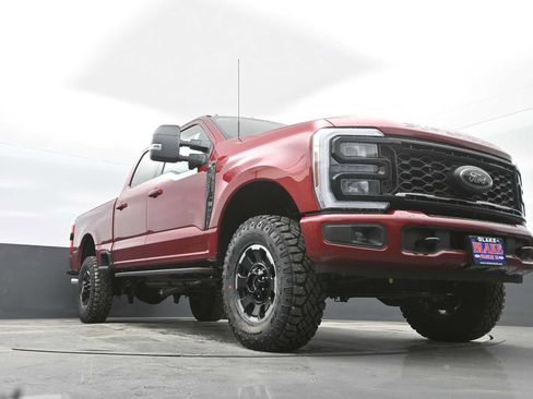 New 2025 Ford F250 XLT w/ Black Appearance Package image 31