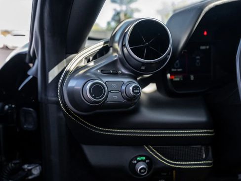 Used 2020 Ferrari F8 Tributo image 19