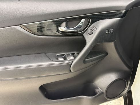 Used 2020 Nissan Rogue SL w/ Premium Package FWD image 14