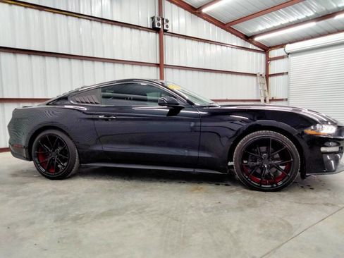 Used 2018 Ford Mustang Coupe image 4