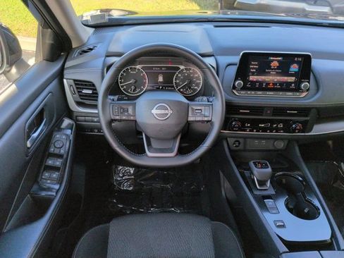 Used 2025 Nissan Rogue SV FWD image 15