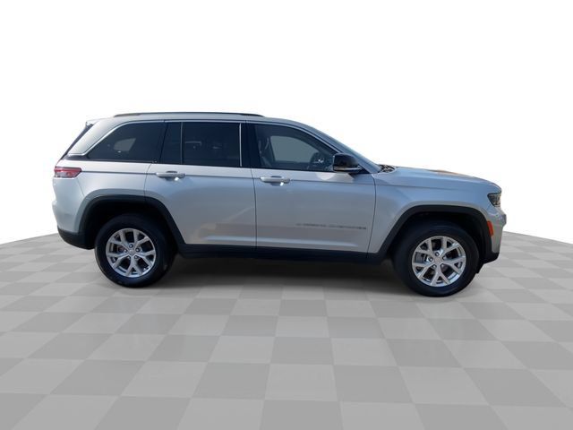 Used 2023 Jeep Grand Cherokee Limited AWD/4WD image 3