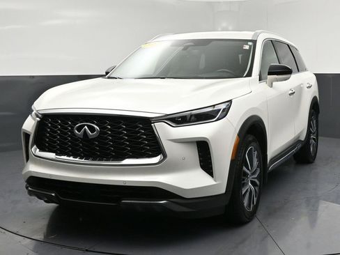Used 2023 INFINITI QX60 Sensory w/ Vision Package image 3