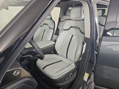 Used 2024 Rivian R1S Adventure image 20