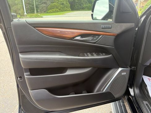 Certified 2019 Cadillac Escalade Premium Luxury AWD/4WD image 10