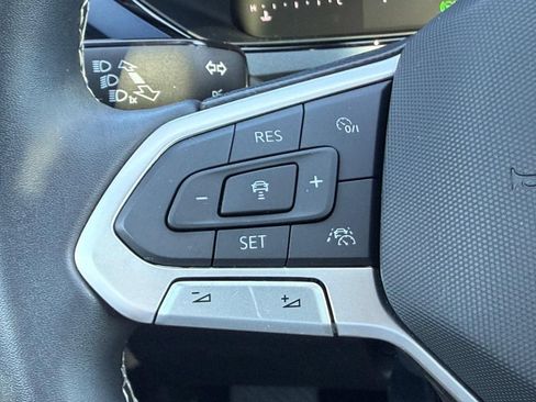 Certified 2023 Volkswagen Taos SE w/ Panoramic Sunroof Package AWD/4WD image 16