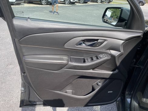 Used 2018 Chevrolet Traverse LT AWD/4WD image 15
