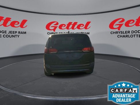 Used 2018 Chrysler Pacifica Limited w/ Tire & Wheel Group image 6