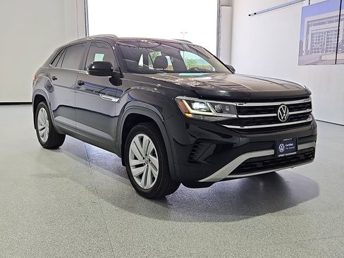 Certified 2023 Volkswagen Atlas Cross Sport SE w/ Panoramic Sunroof Package FWD image 4