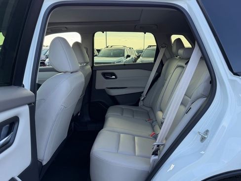 Used 2025 Nissan Rogue SL w/ Tech Package AWD/4WD image 16