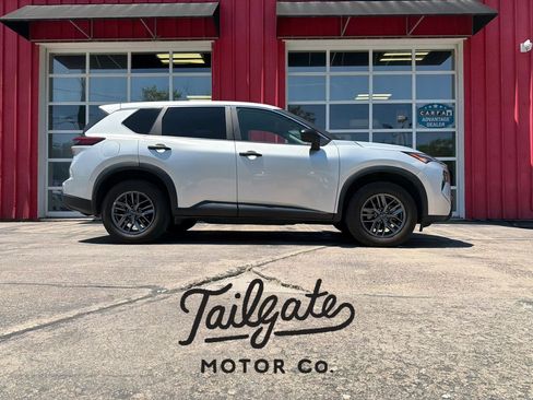 Used 2024 Nissan Rogue S FWD image 1
