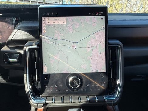 Used 2025 GMC Yukon Denali image 31